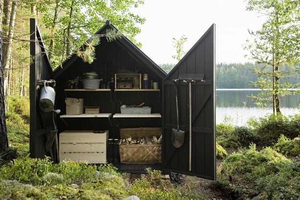 a practical storage room for garden objects that takes up little space.