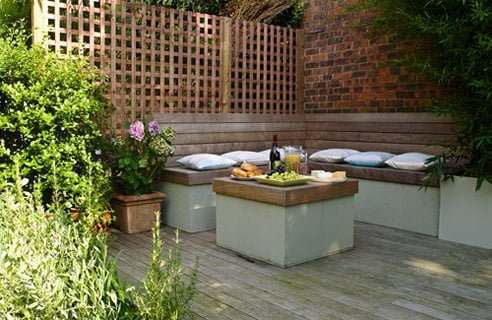 The screen can be moved or fixed freely. Photo from 