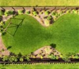 How to renovate a lawn according to the principles of modern design