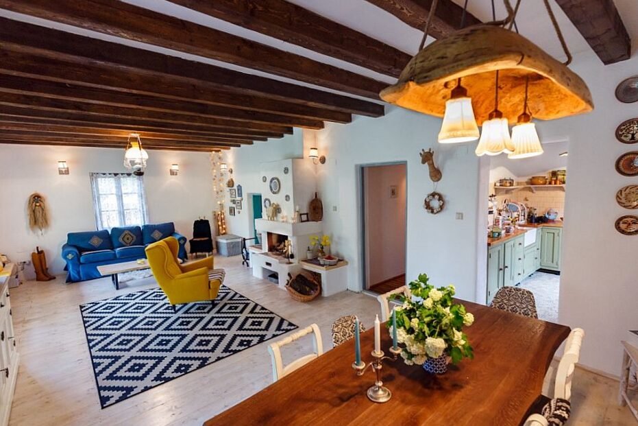 About traditional Romanian style in interior design