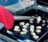 Easily transform a barbecue into a plancha