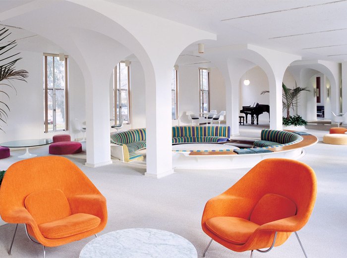 Living room - Womb Chair Tulip Coffee Table
