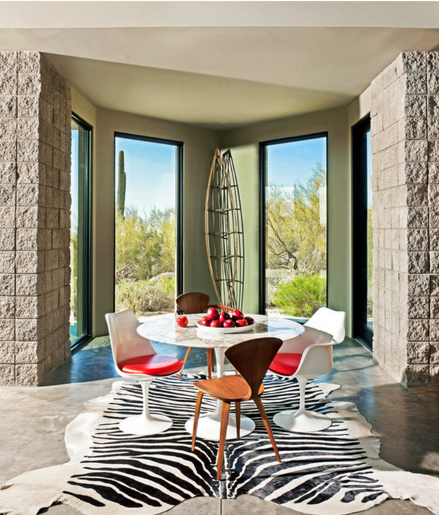 Dining room - Tulip chairs without arms by Eero Saarinen