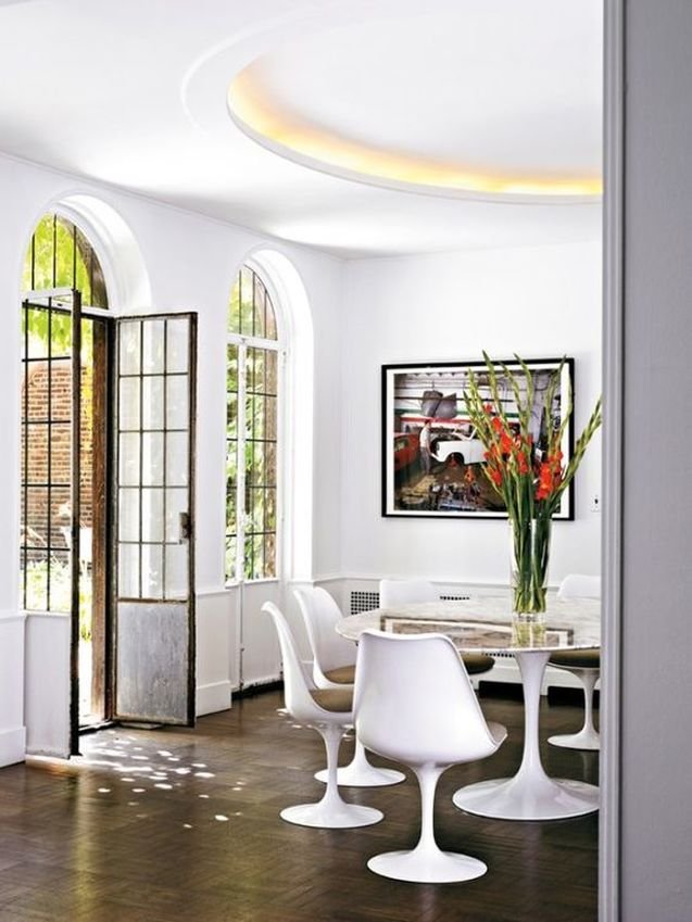 Dining room - Tulip chairs without arms by Eero Saarinen