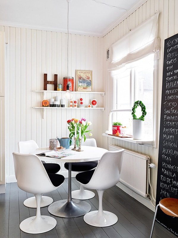 Kitchen - Tulip chairs without armrests by Eero Saarinen