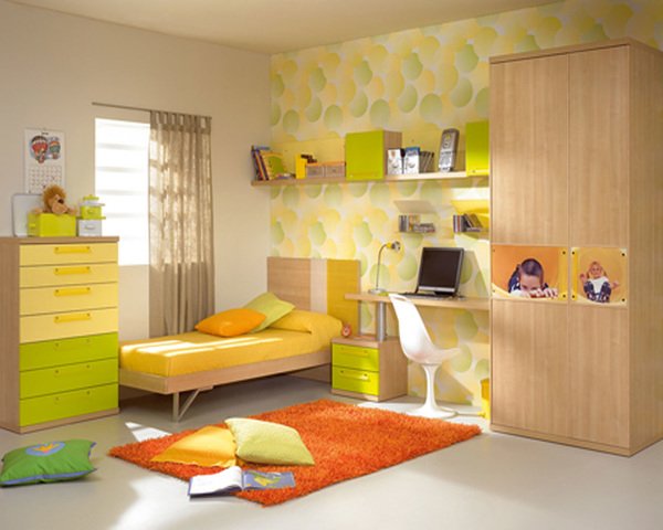 Bedroom: Tulip armless chair by Eero Saarinen
