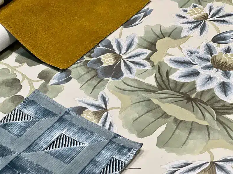 Among the wallpaper trends of 2023, floral and botanical motifs stand out, but also textured wallpaper that imitates three-dimensional materials and effects