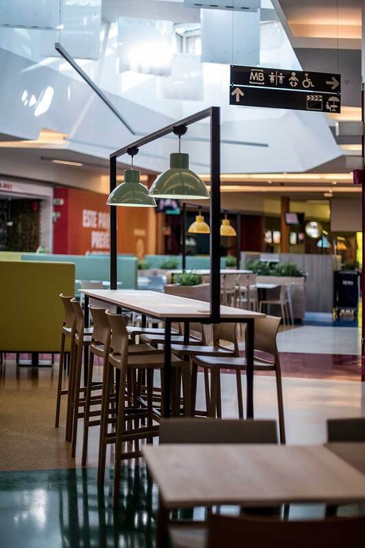 Table and high stools furnishing Miramaia Shopping Center
