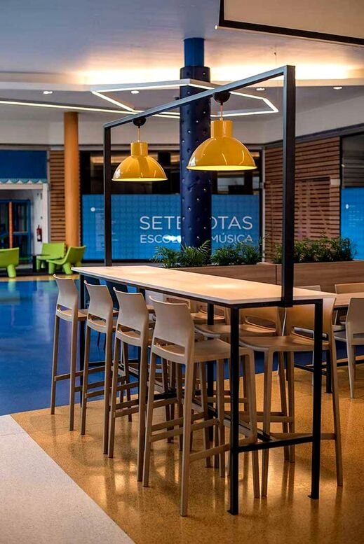 high benches in gaber and high table for Miramaia shopping center decoration