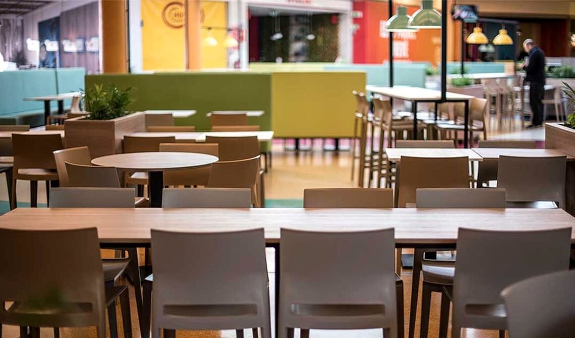 Decoration of the dining area of ​​the Miramaia shopping